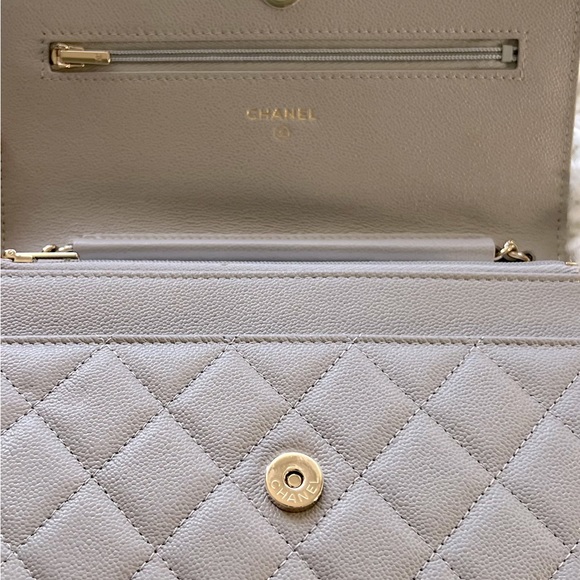 CHANEL 22B Light Grey Caviar Wallet on Chain Light Gold Champagne Hardware 💕 - Picture 5 of 7